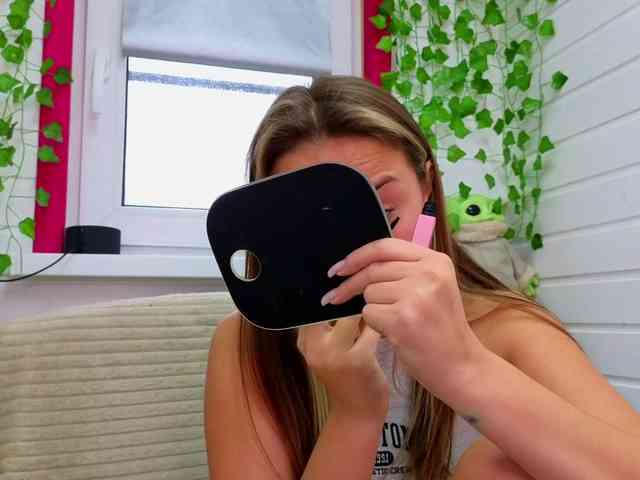 misss-vikki's webcam live show
