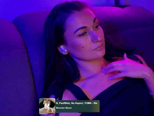 Shaved white, Shaved babes, Group chat for 40 tokens, Full privates for 90 ..., hd plus 15