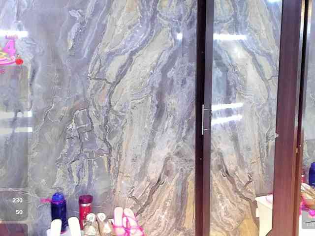 upskirt webcam LauraSaenz01