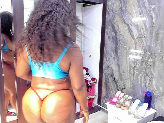horny chat LauraSaenz01