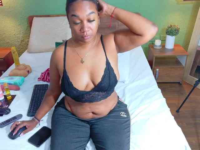DANAABROWN webcam