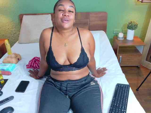 DANAABROWN webcam