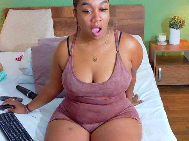 DANAABROWN webcam