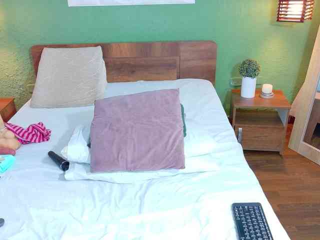 DANAABROWN webcam
