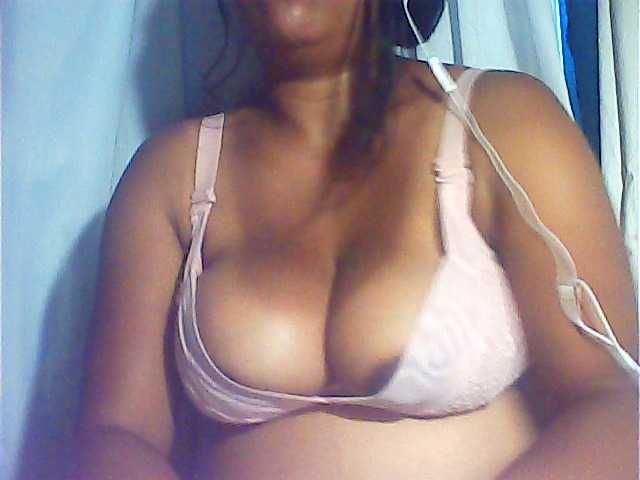 MIRANDAW's BongaCams show and profile