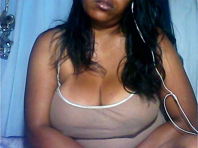 MIRANDAW's BongaCams show and profile