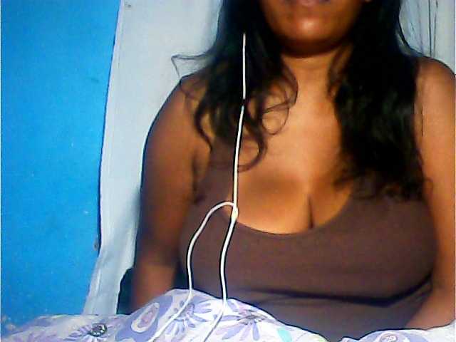 MIRANDAW's BongaCams show and profile