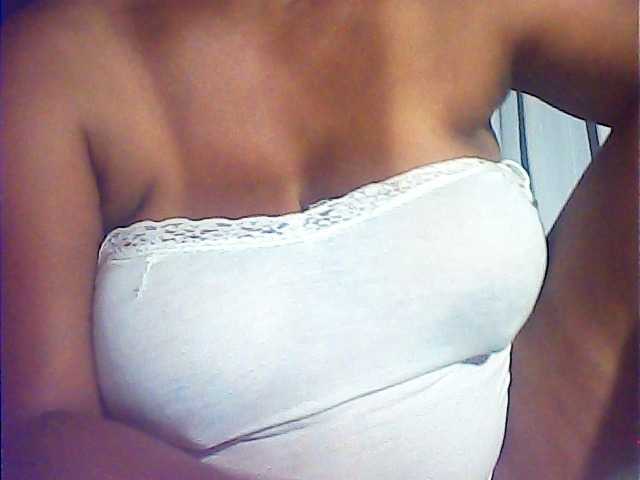 MIRANDAW's BongaCams show and profile