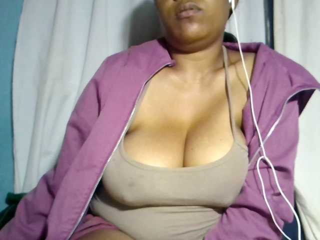 MIRANDAW's BongaCams show and profile