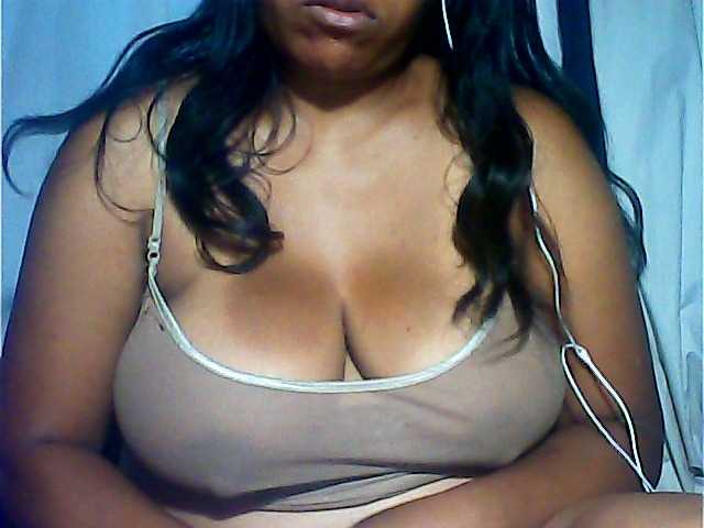 MIRANDAW's BongaCams show and profile