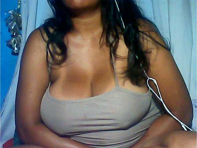 MIRANDAW's BongaCams show and profile