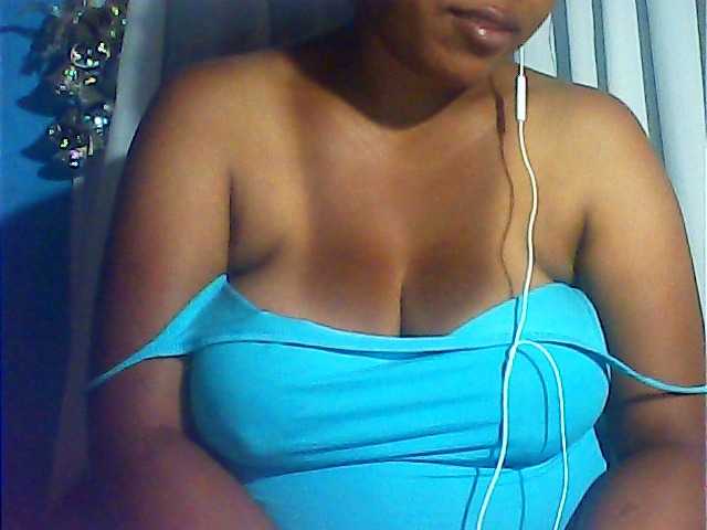 MIRANDAW's BongaCams show and profile