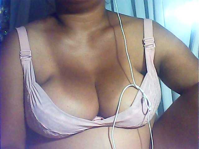 MIRANDAW's BongaCams show and profile