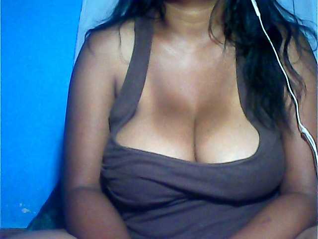 MIRANDAW's BongaCams show and profile