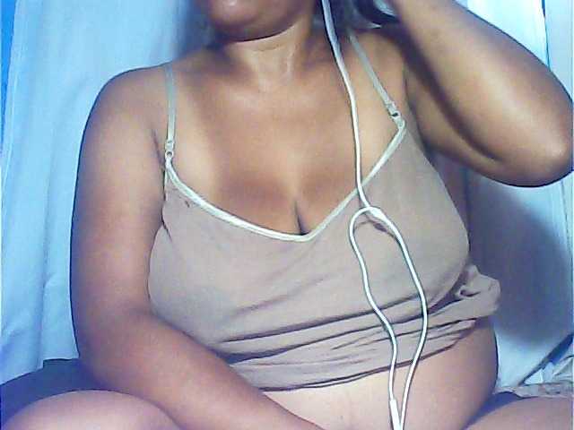 MIRANDAW's BongaCams show and profile