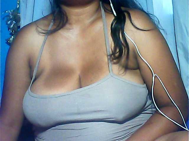 MIRANDAW's BongaCams show and profile