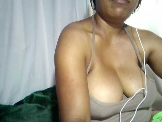 MIRANDAW's BongaCams show and profile