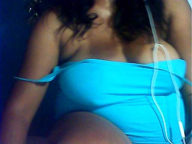 MIRANDAW's BongaCams show and profile