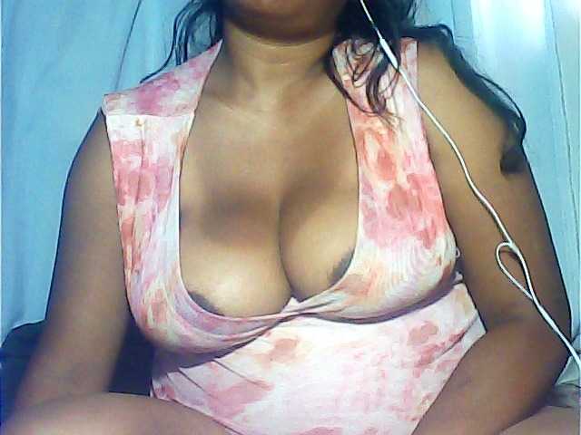 MIRANDAW's BongaCams show and profile