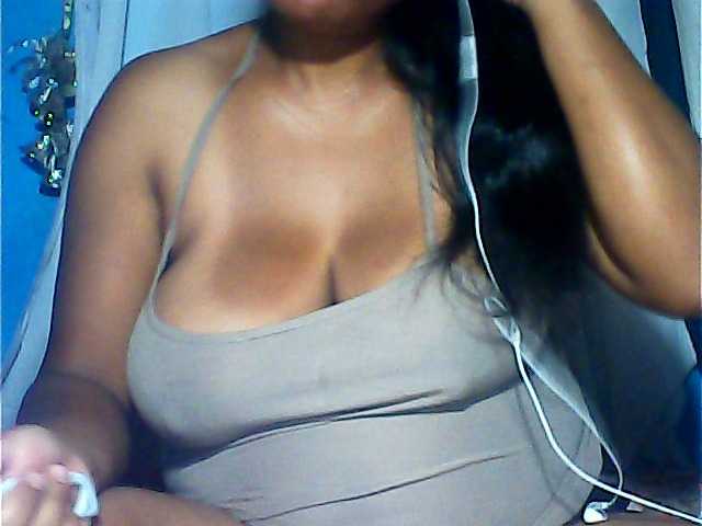 MIRANDAW's BongaCams show and profile