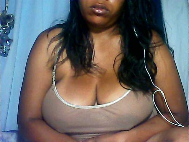 MIRANDAW's BongaCams show and profile