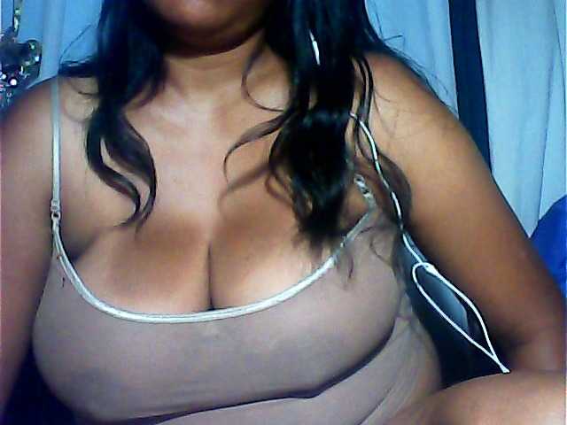 MIRANDAW's BongaCams show and profile