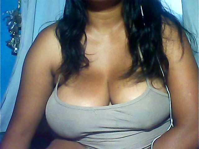 MIRANDAW's BongaCams show and profile