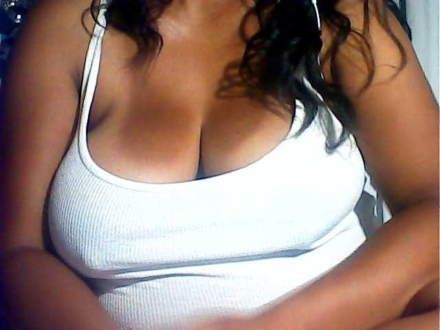 MIRANDAW's BongaCams show and profile