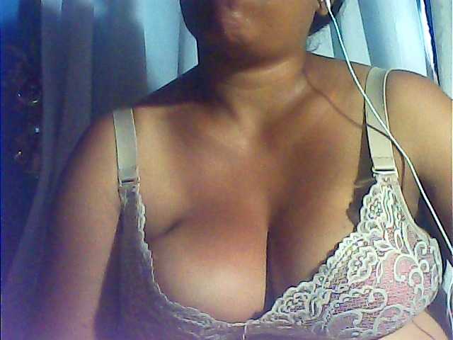 MIRANDAW's BongaCams show and profile