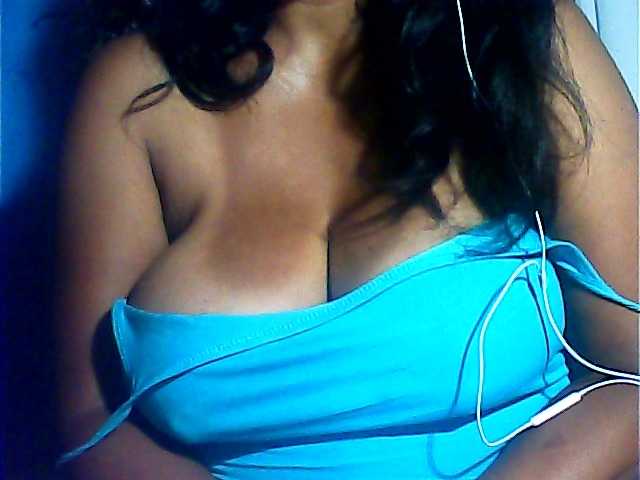 MIRANDAW's BongaCams show and profile