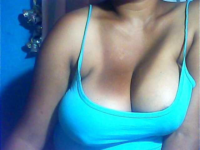 MIRANDAW's BongaCams show and profile