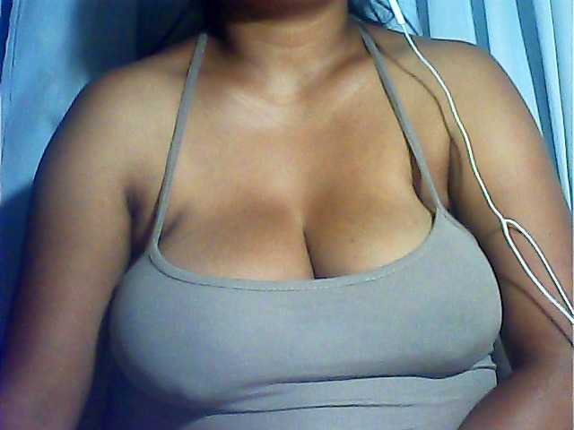 MIRANDAW's BongaCams show and profile