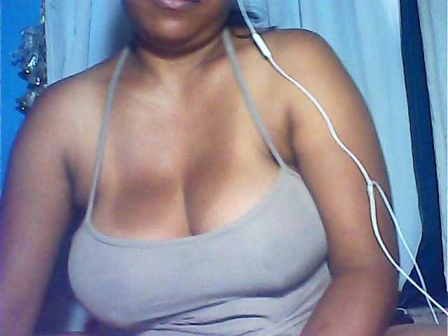 MIRANDAW's BongaCams show and profile