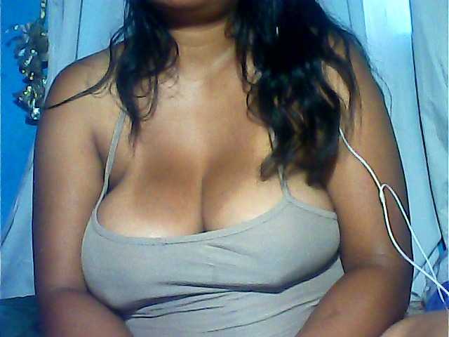 MIRANDAW's BongaCams show and profile