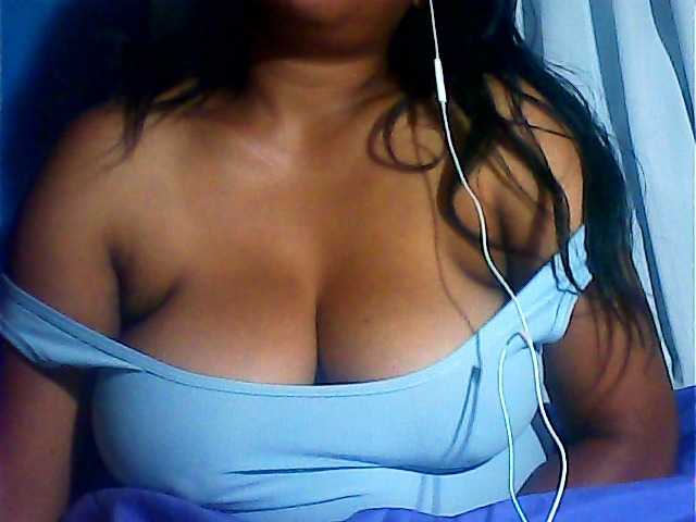 MIRANDAW's BongaCams show and profile