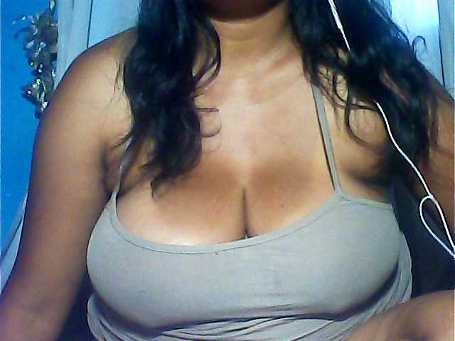 MIRANDAW's BongaCams show and profile