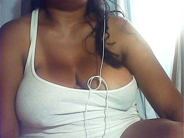 MIRANDAW's BongaCams show and profile