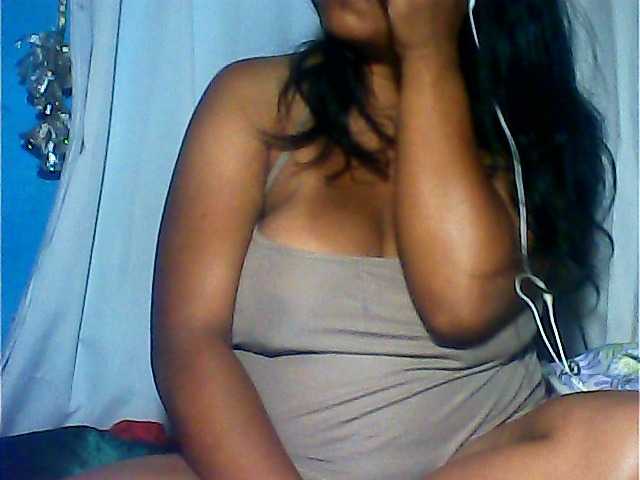 MIRANDAW's BongaCams show and profile