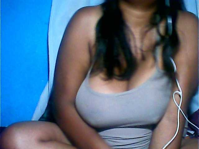 MIRANDAW's BongaCams show and profile