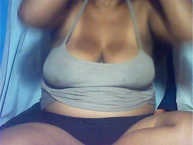 MIRANDAW's BongaCams show and profile