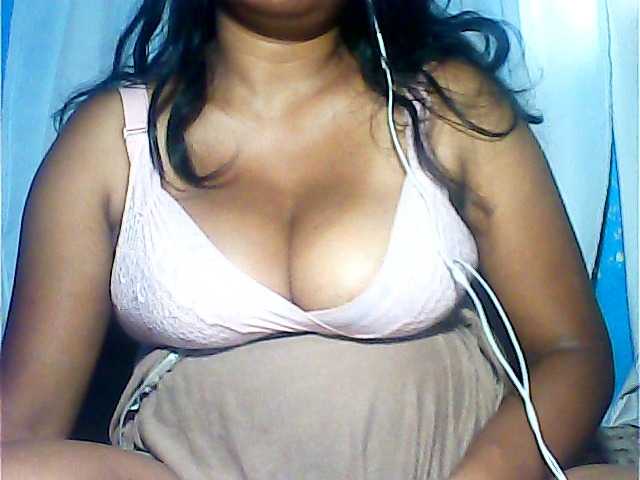 MIRANDAW's BongaCams show and profile