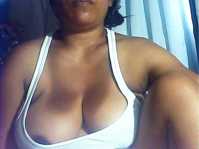 MIRANDAW's BongaCams show and profile