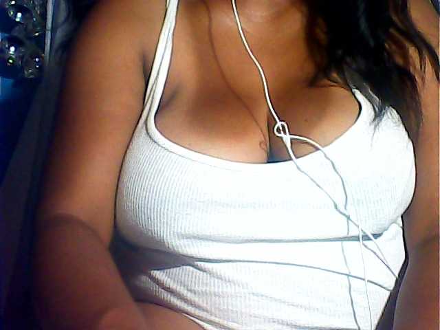 MIRANDAW's BongaCams show and profile