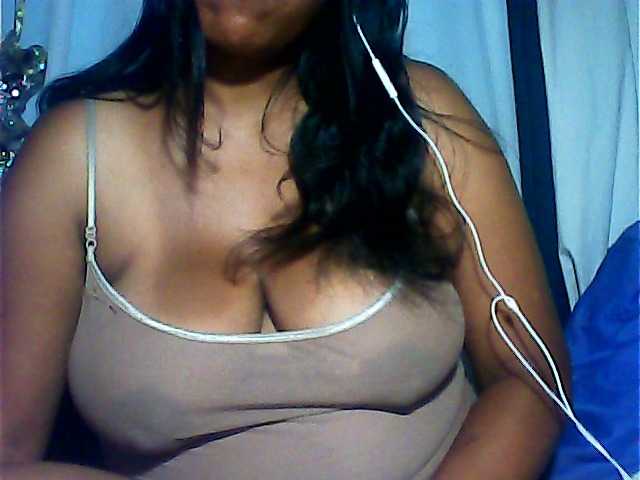 MIRANDAW's BongaCams show and profile