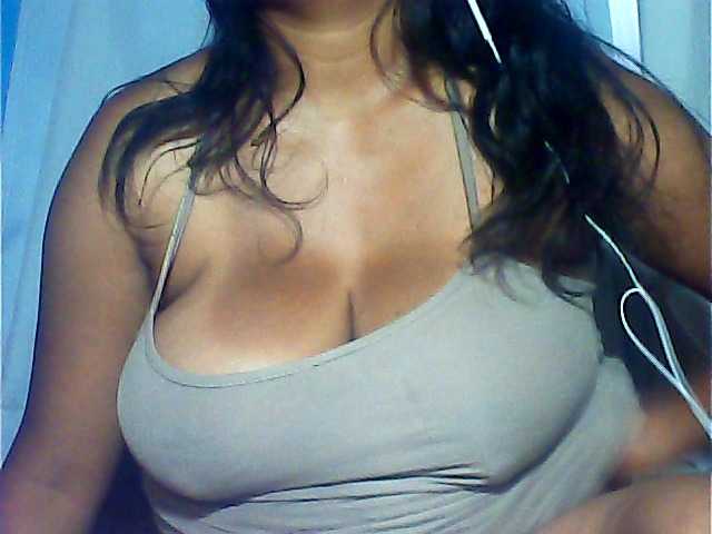 MIRANDAW's BongaCams show and profile