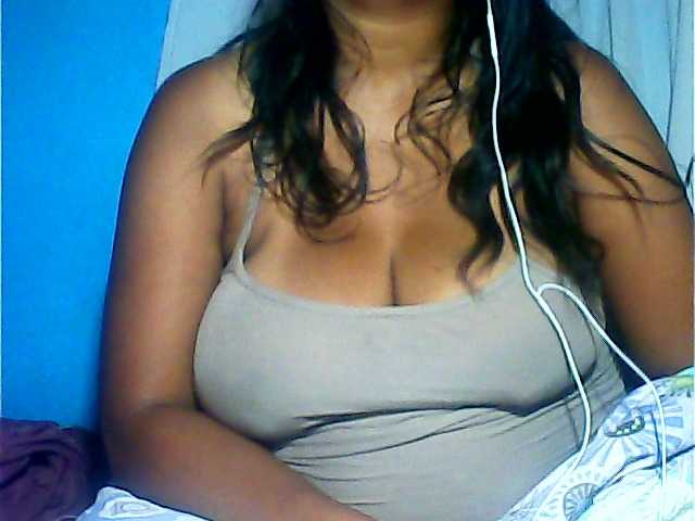 MIRANDAW's BongaCams show and profile