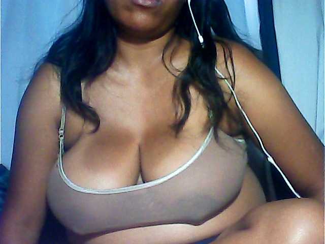 MIRANDAW's BongaCams show and profile