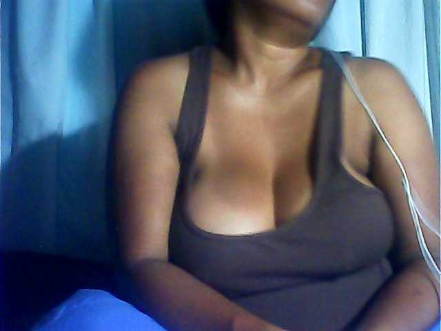 MIRANDAW's BongaCams show and profile