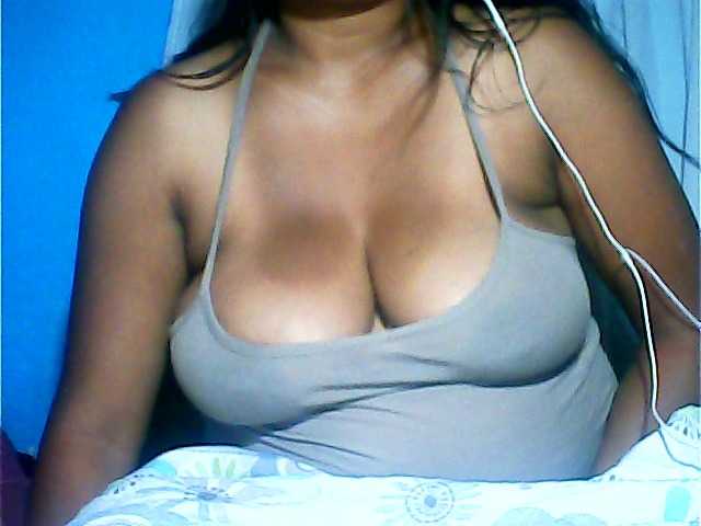 MIRANDAW's BongaCams show and profile