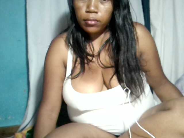 MIRANDAW's BongaCams show and profile